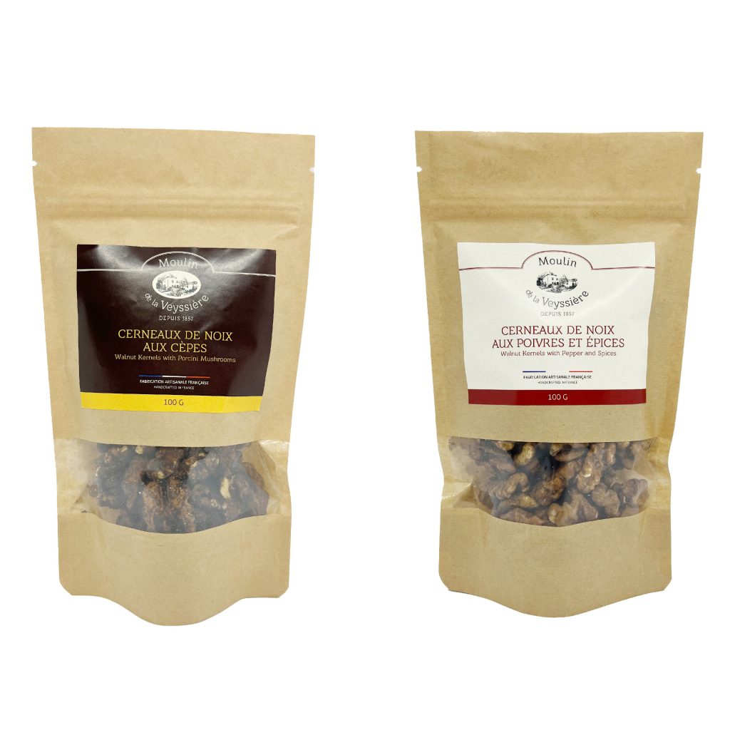 Flavoured walnut kernel aperitif snack